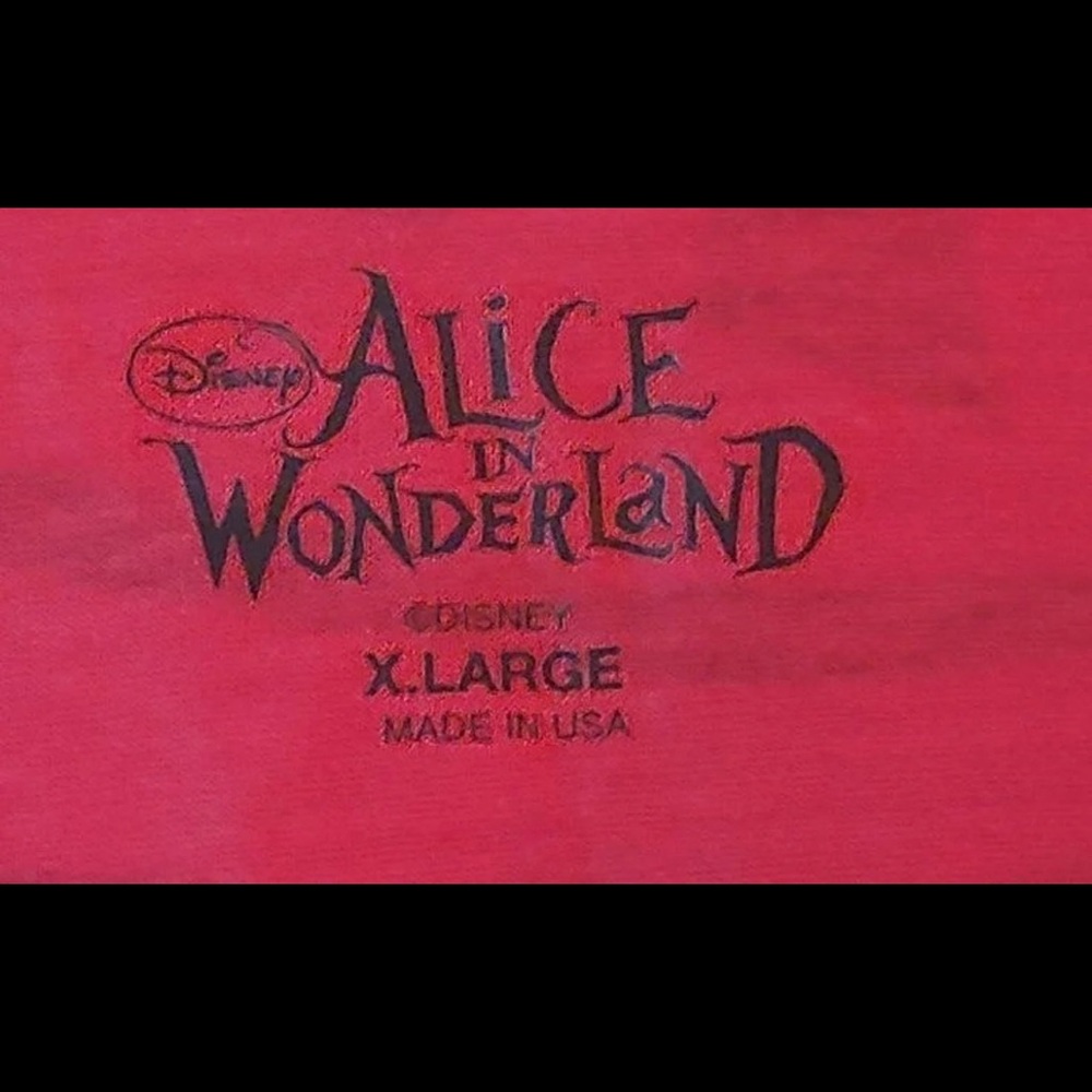Alice in Wonderland Queen tee. - Picture 3 of 6